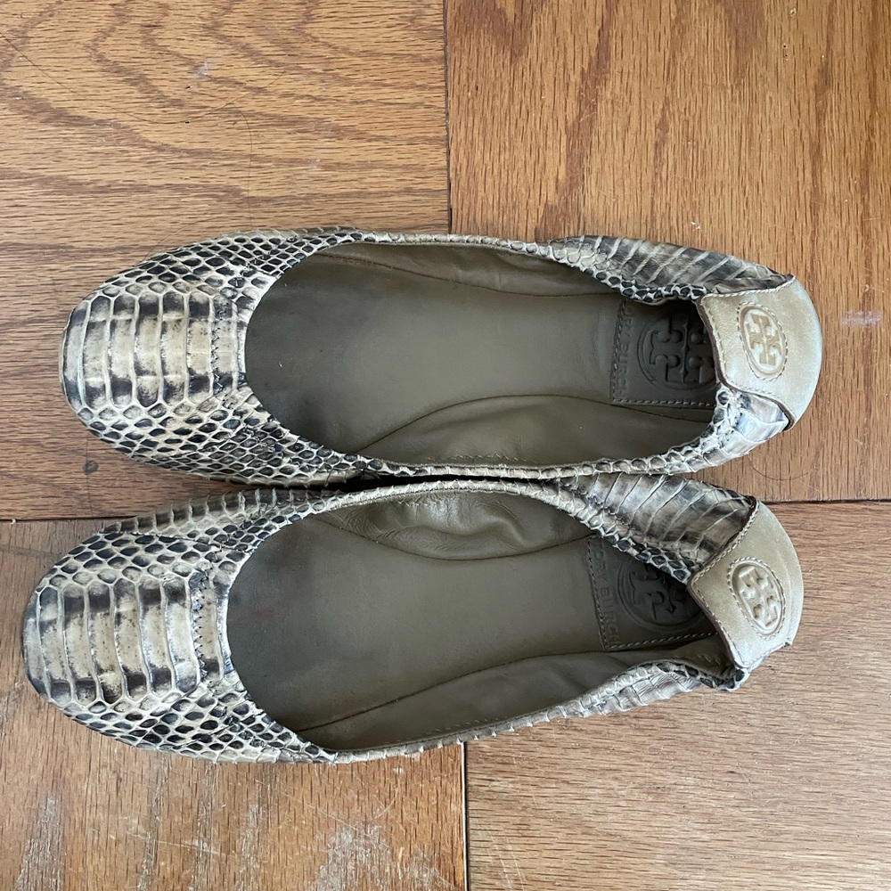 Tory Burch "Edie" Snake Skin Ballet Flats Shoes Size 6.5.